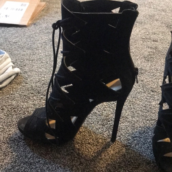 Heels - Picture 2 of 3